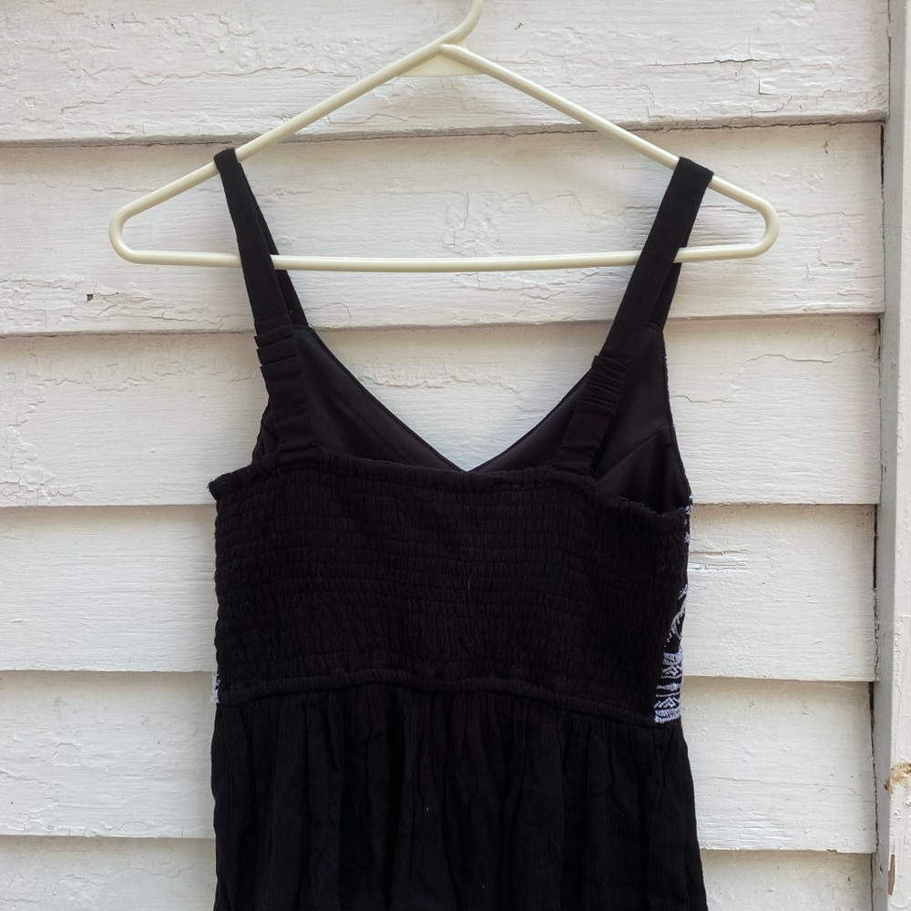 Japna Black Camisole Bustier Crop Top with White Embroidery 🪡 - Picture 5 of 8